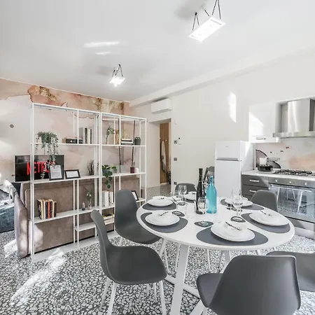 דירה Altalena Sulla Piazza, Un Affaccio D'eccezione מודנה