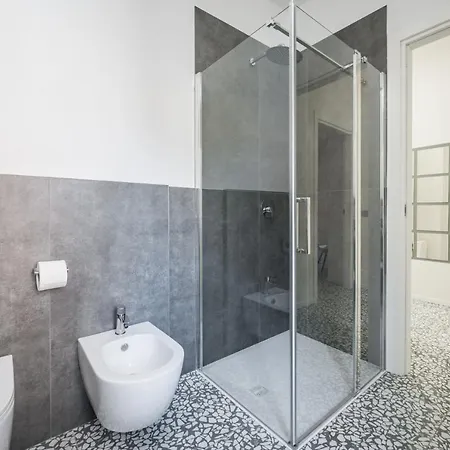 Altalena Sulla Piazza, Un Affaccio D'eccezione * מודנה