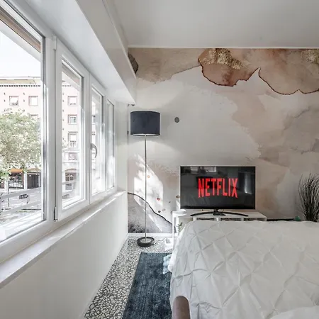 Altalena Sulla Piazza, Un Affaccio D'eccezione מודנה