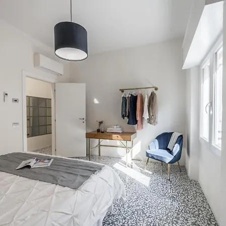 Altalena Sulla Piazza, Un Affaccio D'eccezione