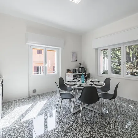 Altalena Sulla Piazza, Un Affaccio D'eccezione *