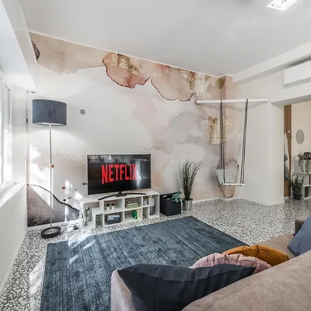 Altalena Sulla Piazza, Un Affaccio D'eccezione *