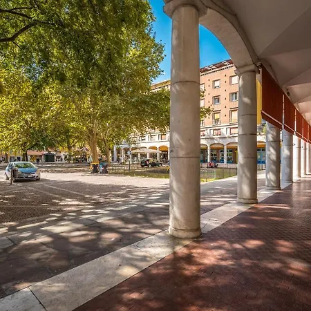 Altalena Sulla Piazza 아파트 *
