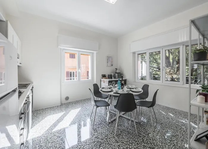 Altalena Sulla Piazza, Un Affaccio D'eccezione *