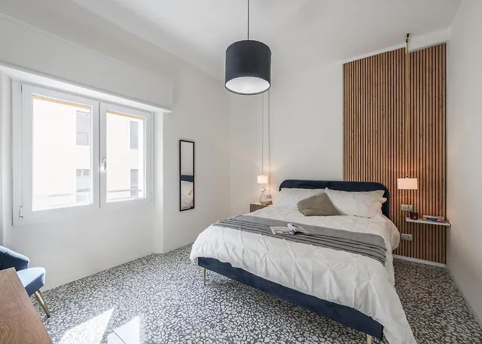 Altalena Sulla Piazza, Un Affaccio D'eccezione * Modena