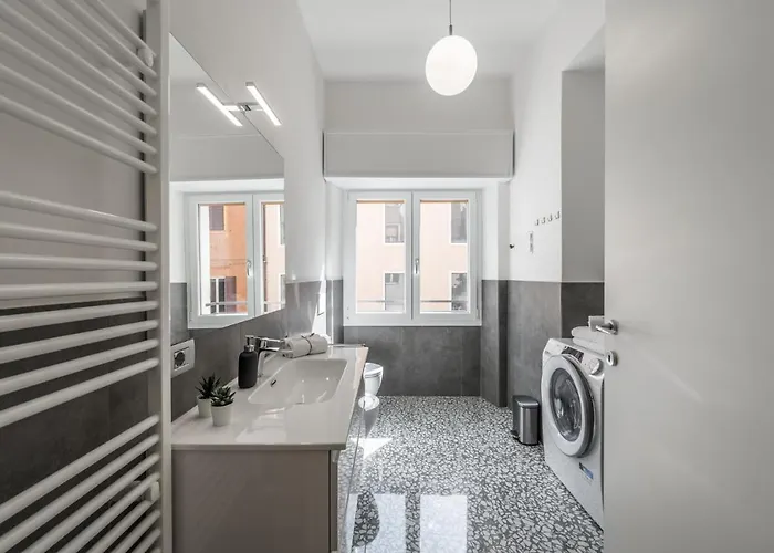 Altalena Sulla Piazza, Un Affaccio D'eccezione *